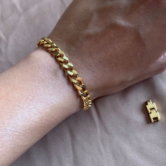 Adjustable Gold Bracelet - Picture 2 of 4